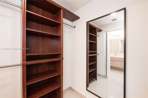 Condo in Miami, Florida, 3 bedrooms  № 1356613 - photo 16