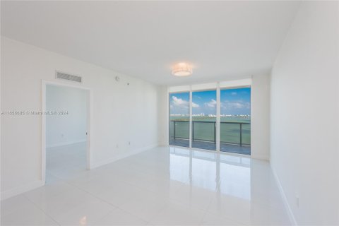 Condominio en alquiler en Miami, Florida, 3 dormitorios, 148.74 m2 № 1356613 - foto 3