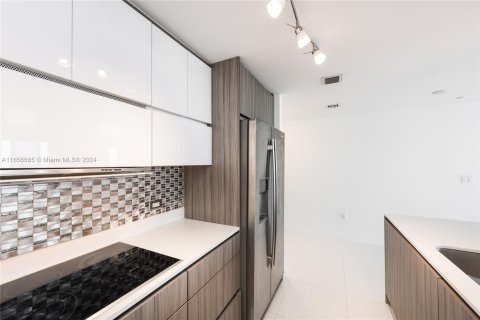 Condominio en alquiler en Miami, Florida, 3 dormitorios, 148.74 m2 № 1356613 - foto 10