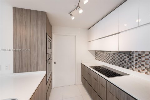 Condominio en alquiler en Miami, Florida, 3 dormitorios, 148.74 m2 № 1356613 - foto 9