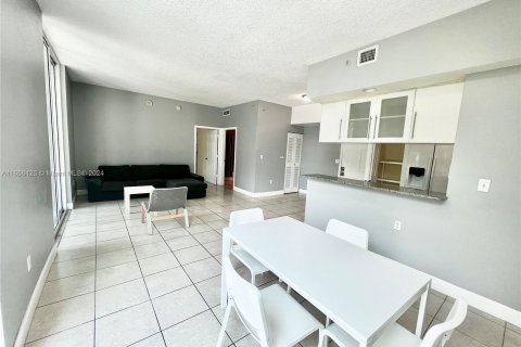 Condo in Miami, Florida, 1 bedroom  № 1356612 - photo 6