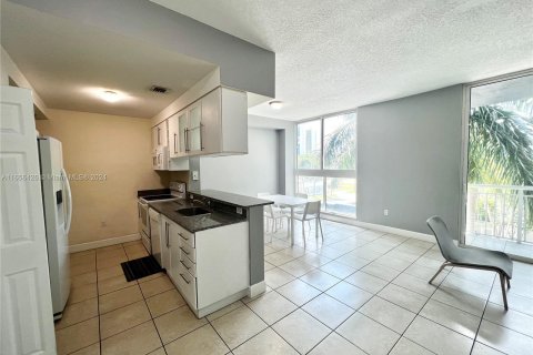 Condo in Miami, Florida, 1 bedroom  № 1356612 - photo 3