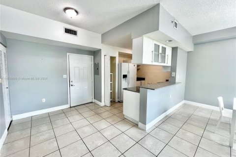 Condo in Miami, Florida, 1 bedroom  № 1356612 - photo 4