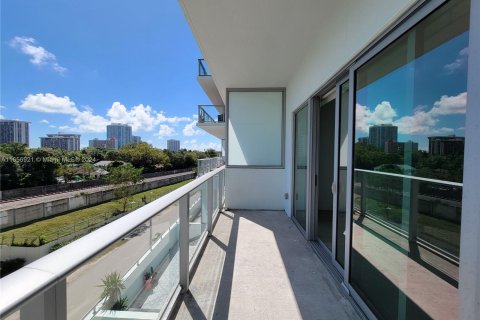 Condominio en alquiler en Miami, Florida, 52.58 m2 № 1356615 - foto 15