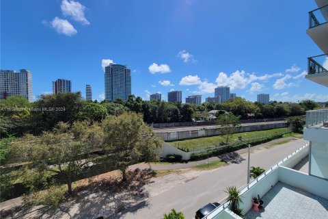 Condominio en alquiler en Miami, Florida, 52.58 m2 № 1356615 - foto 14