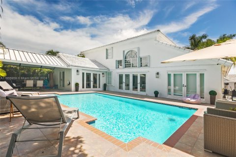 Villa ou maison à louer à Cutler Bay, Floride: 4 chambres, 227.15 m2 № 1356609 - photo 1