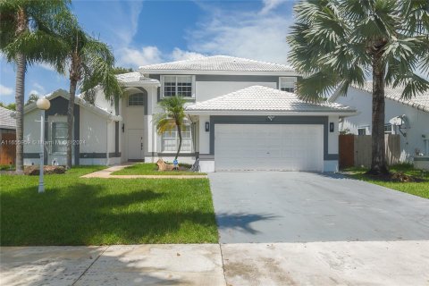 Villa ou maison à louer à Cutler Bay, Floride: 4 chambres, 227.15 m2 № 1356609 - photo 4