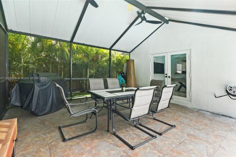 Villa ou maison à louer à Cutler Bay, Floride: 4 chambres, 227.15 m2 № 1356609 - photo 3