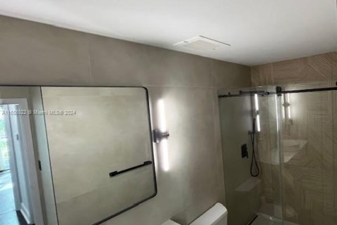 Condominio en alquiler en Miami, Florida, 1 dormitorio, 78.5 m2 № 1356611 - foto 4