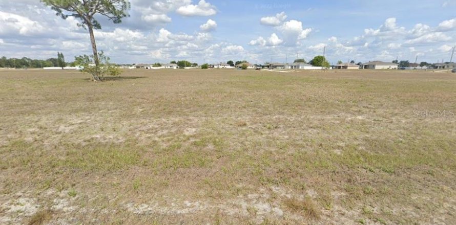 Land in Cape Coral, Florida № 1055176