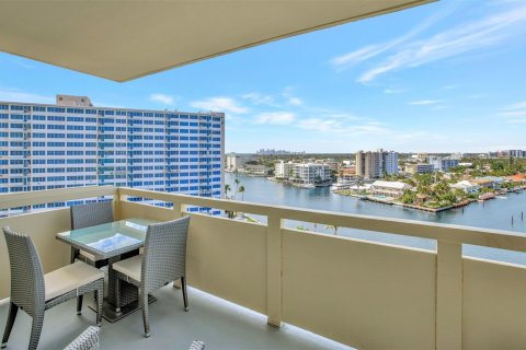 Condo in Fort Lauderdale, Florida, 2 bedrooms  № 1031791 - photo 9