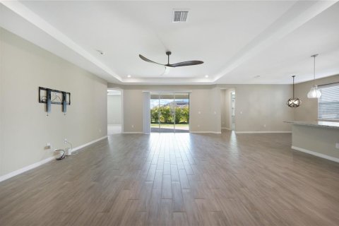 Villa ou maison à vendre à Punta Gorda, Floride: 4 chambres, 219.99 m2 № 1027268 - photo 5