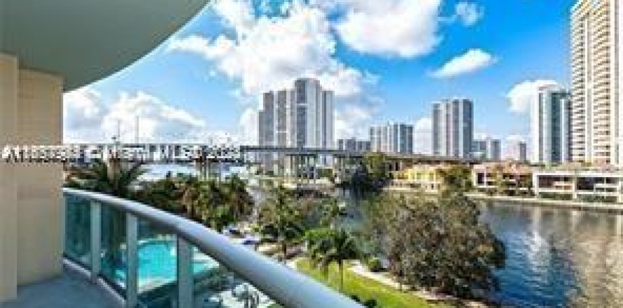 Condo in Sunny Isles Beach, Florida, 1 bedroom  № 1360248