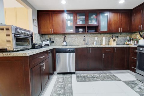 Townhouse in Miami, Florida 3 bedrooms, 137.31 sq.m. № 1360275 - photo 13