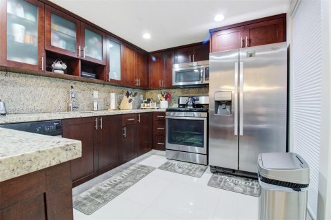 Touwnhouse à vendre à Miami, Floride: 3 chambres, 137.31 m2 № 1360275 - photo 12