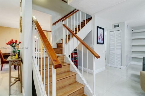 Townhouse in Miami, Florida 3 bedrooms, 137.31 sq.m. № 1360275 - photo 18