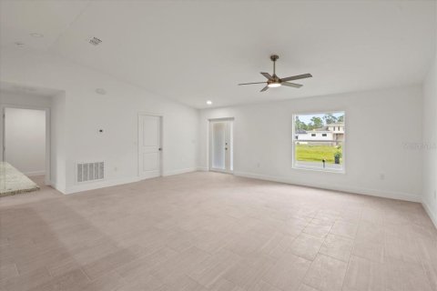 House in Palm Bay, Florida 3 bedrooms, 151.52 sq.m. № 1052356 - photo 10