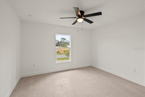 Villa ou maison à vendre à Palm Bay, Floride: 3 chambres, 151.52 m2 № 1052356 - photo 12