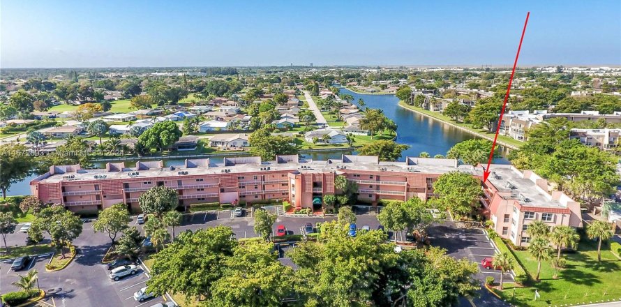 Condominio en Tamarac, Florida, 1 dormitorio  № 1396826