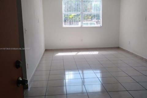 Condo in Hialeah, Florida, 1 bedroom  № 1396793 - photo 2