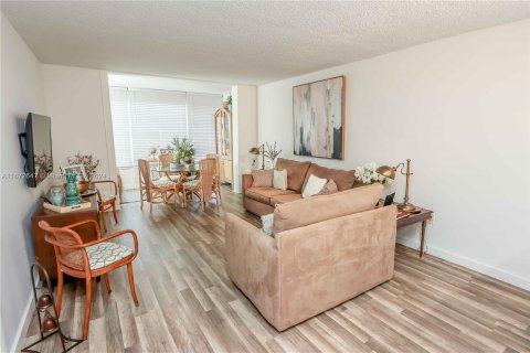 Copropriété à vendre à Tamarac, Floride: 1 chambre, 65.03 m2 № 1396825 - photo 5