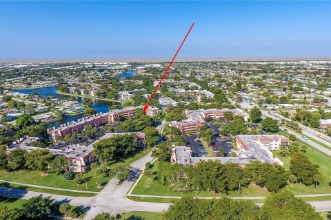 Condo in Tamarac, Florida, 1 bedroom  № 1396825 - photo 3