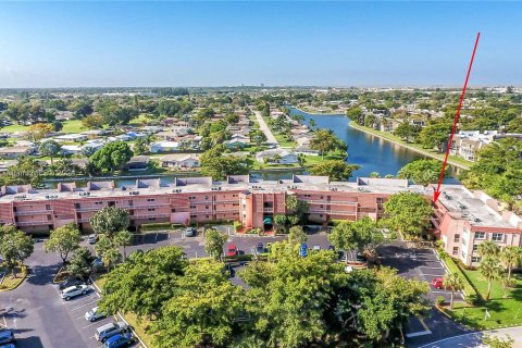 Copropriété à vendre à Tamarac, Floride: 1 chambre, 65.03 m2 № 1396825 - photo 1