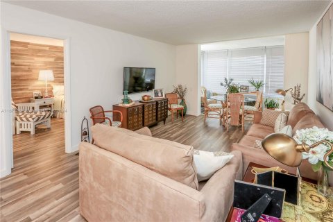 Copropriété à vendre à Tamarac, Floride: 1 chambre, 65.03 m2 № 1396825 - photo 6