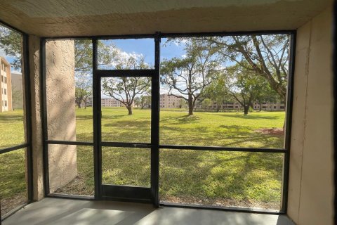 Copropriété à vendre à Sunrise, Floride: 2 chambres, 75.72 m2 № 1038260 - photo 2