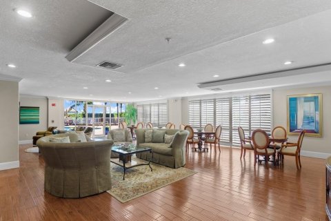 Condo in Hutchinson Island South, Florida, 3 bedrooms  № 1097473 - photo 12