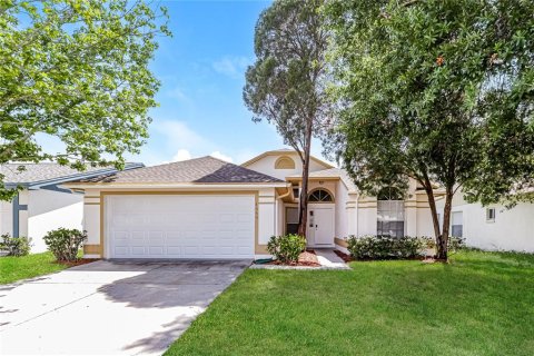 Villa ou maison à louer à Brandon, Floride: 3 chambres, 144.18 m2 № 1351288 - photo 1