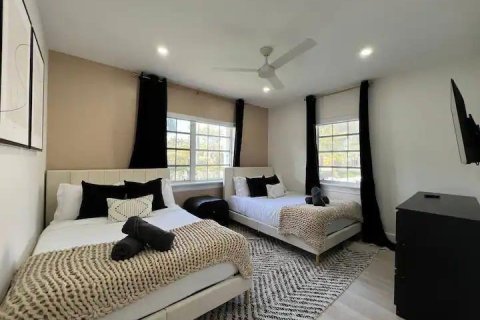Casa en venta en Hollywood, Florida, 7 dormitorios, 309.64 m2 № 1018159 - foto 20