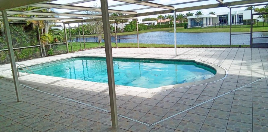 House in Weston, Florida 3 bedrooms, 222.59 sq.m. № 1074955