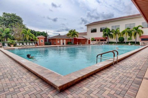 Condo in Boca Raton, Florida, 1 bedroom  № 1099131 - photo 1