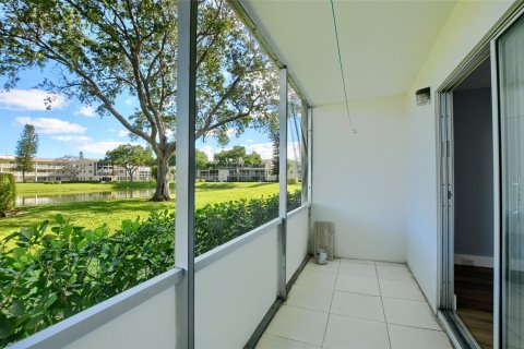 Condo in Boca Raton, Florida, 1 bedroom  № 1099131 - photo 16