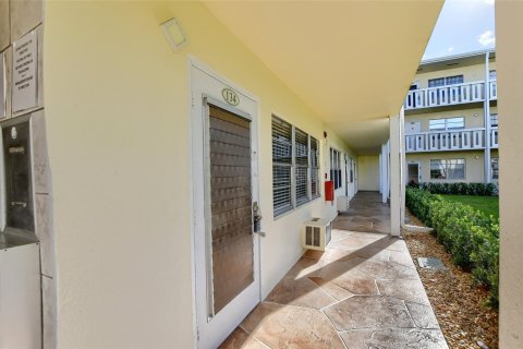 Condo in Boca Raton, Florida, 1 bedroom  № 1099131 - photo 12