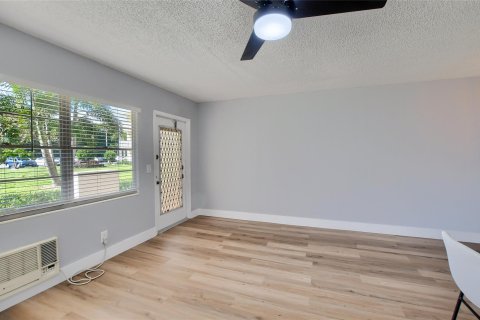 Condo in Boca Raton, Florida, 1 bedroom  № 1099131 - photo 23