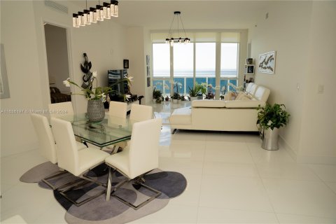 Condominio en venta en Sunny Isles Beach, Florida, 3 dormitorios, 195.65 m2 № 1306198 - foto 10