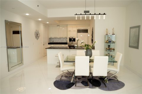 Condominio en venta en Sunny Isles Beach, Florida, 3 dormitorios, 195.65 m2 № 1306198 - foto 8