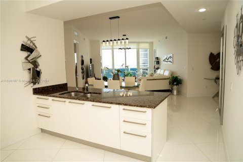 Condominio en venta en Sunny Isles Beach, Florida, 3 dormitorios, 195.65 m2 № 1306198 - foto 5