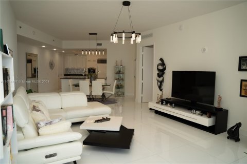 Condominio en venta en Sunny Isles Beach, Florida, 3 dormitorios, 195.65 m2 № 1306198 - foto 13