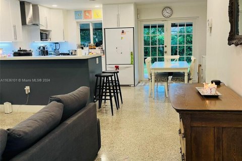 Casa en venta en Miami Gardens, Florida, 4 dormitorios № 1306193 - foto 11