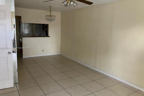 Copropriété à vendre à Davie, Floride: 2 chambres, 92.9 m2 № 1023692 - photo 4