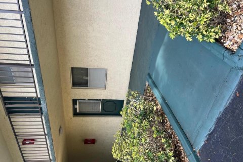 Condominio en venta en Tamarac, Florida, 1 dormitorio, 69.68 m2 № 1017955 - foto 1