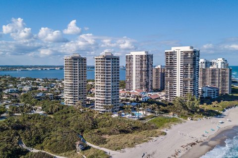 Condominio en venta en Riviera Beach, Florida, 3 dormitorios, 378.02 m2 № 1065606 - foto 4