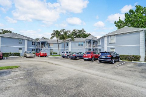 Copropriété à vendre à Stuart, Floride: 2 chambres, 111.48 m2 № 1065608 - photo 1