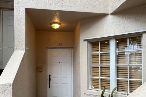 Townhouse in Doral, Florida 3 bedrooms, 150.5 sq.m. № 1352206 - photo 1