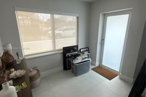 Casa en alquiler en Miami, Florida, 2 dormitorios, 102.56 m2 № 1352205 - foto 4