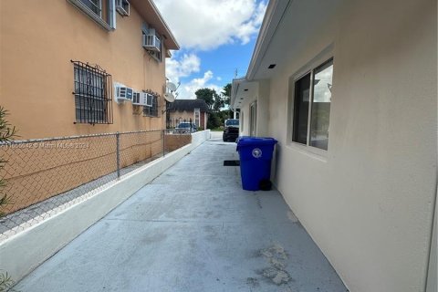 Casa en alquiler en Miami, Florida, 2 dormitorios, 102.56 m2 № 1352205 - foto 16