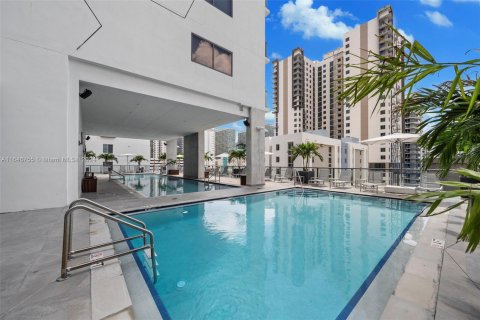 Condo in Miami, Florida, 1 bedroom  № 1352116 - photo 17